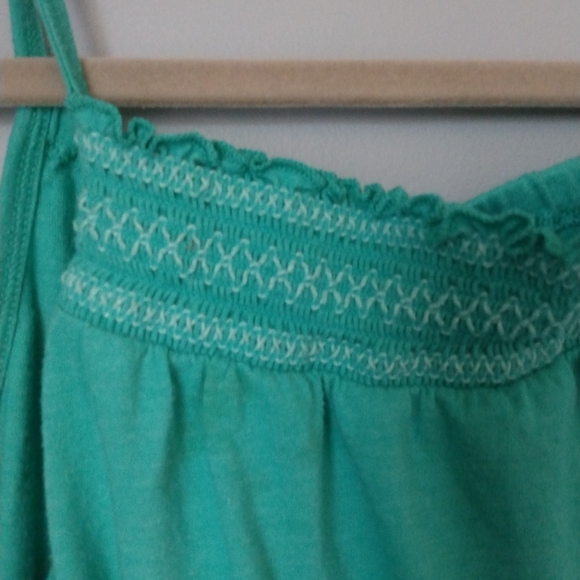 Green Top with  Shirring front edge, Sleeveless - Picture 3 of 3